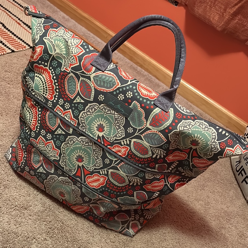 Lighten Up Expandable Vera Bradley bag